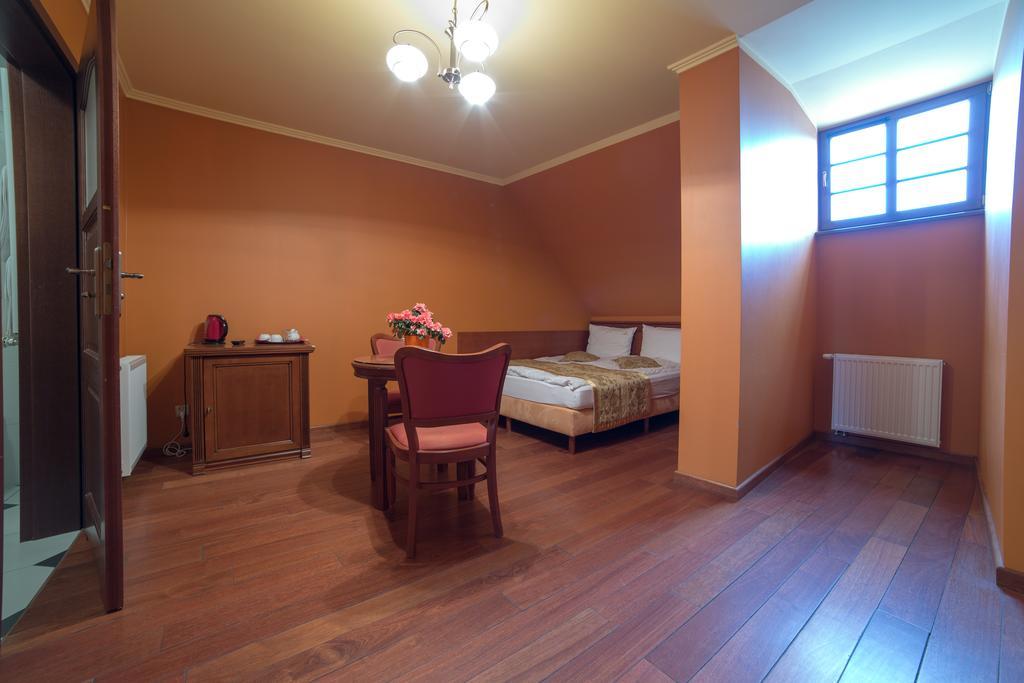 Rynek 16 Aparthotel ซานดอเมียร์ช ภายนอก รูปภาพ